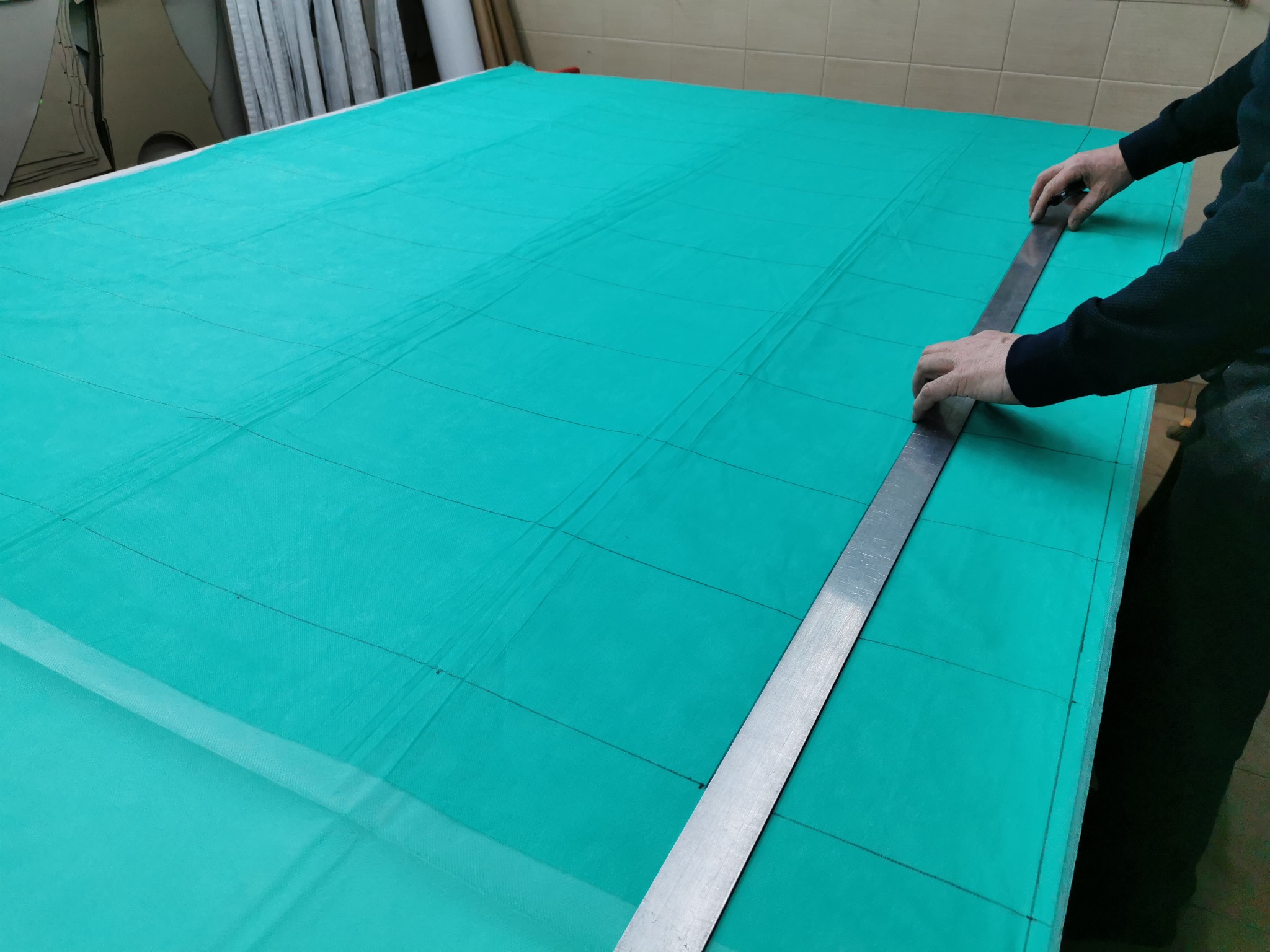 Maseczki medyczne przed skrojeniem