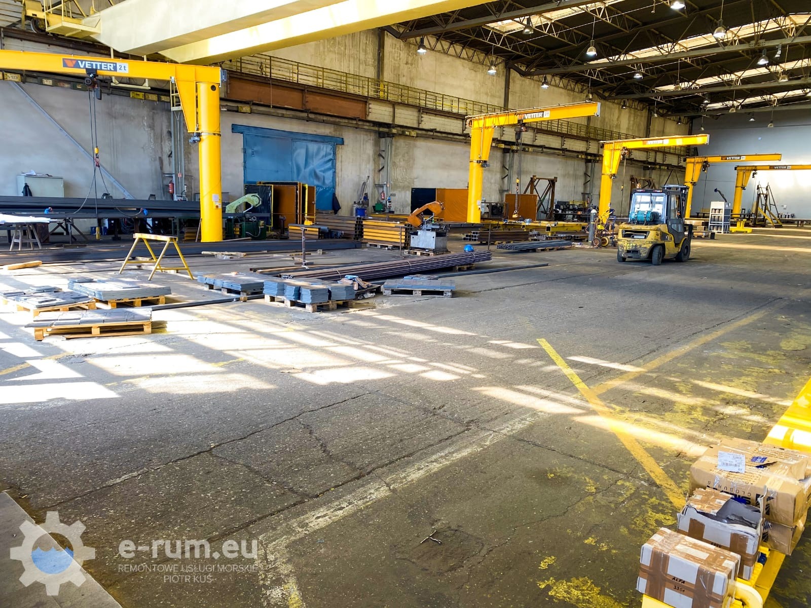 Dzięki pięcioma żurawiami stanowiskowymi o nośności 2T jesteśmy w stanie wykonać zlecone przez Państwa prace.