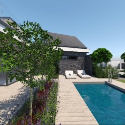 Merantti design - Projektowanie wnętrz i ogrodów - Wizualizacja nowoczesnego ogrodu z basenem, leżakami i drewnianym tarasem. Bujna roślinność, zadbany trawnik i minimalistyczne oświetlenie tworzą relaksującą przestrzeń.