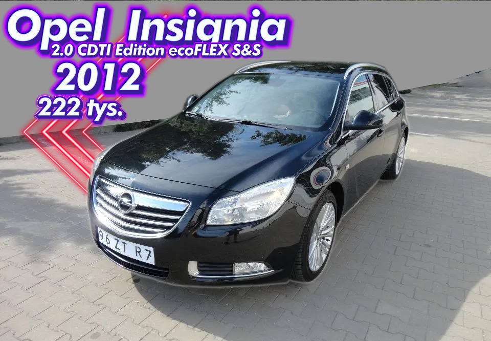 Czarna Opel Insignia kombi z 2012 roku, sfotografowana z zewnątrz w Puławach, z widoczną tablicą rejestracyjną i napisem '222 tys.', sugerującym przebieg.