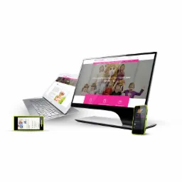 Responsywna strona internetowa na monitorze, laptopie i telefonach komórkowych, prezentująca ofertę centrum edukacyjnego Teddy Eddie i Savvy Ed z logo Sosnowa Szpilka w lewym górnym rogu.