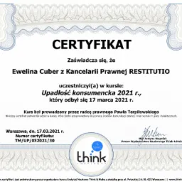 Certyfikat ukończenia kursu z zakresu upadłości konsumenckiej dla Eweliny Cuber z Kancelarii Prawnej RESTITUTIO, wydany przez Instytut Naukowy Think & Make, z podpisem Mgr Justyny Stępniak.