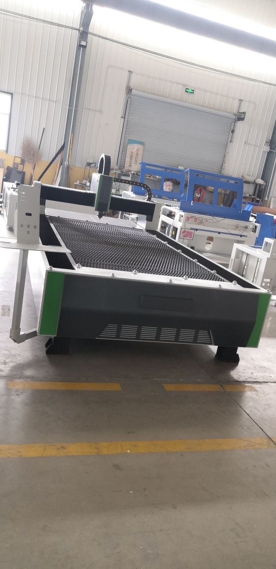 Wycinarka fiber laser 1,5 kW