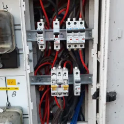 Podłączenie kilku domk&oacute;w letnisk.