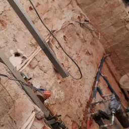 Wymiana instalacji wodnej w trakcie remontu łazienki lokal mieszkalny