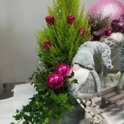 Świąteczny Mikołaj na Stole Bankietowym