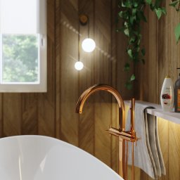 LU Design Luiza Paluch - Nowoczesna łazienka z drewnianą ścianą w jodełkę, złotą armaturą i roślinami. Minimalistyczny design z akcentami natury i ciepłym oświetleniem.