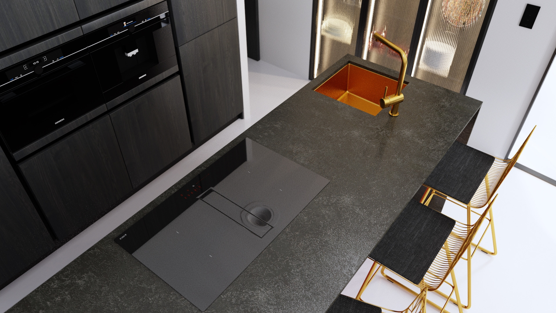 Nowoczesna kuchnia z ciemnymi szafkami, blatem z kamienia, złotą baterią przy miedzianym zlewie, płytą indukcyjną zintegrowaną z okapem i złotymi hokerami.