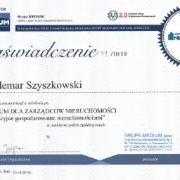 Skan zaświadczenia uczestnictwa w IX Forum dla Zarządców Nieruchomości, z pieczątką Grupy Medium i logo Administrator i Menedżer Nieruchomości.