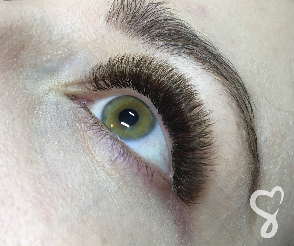 Przedłużanie rzęs łódź, metodą Mega Volume.