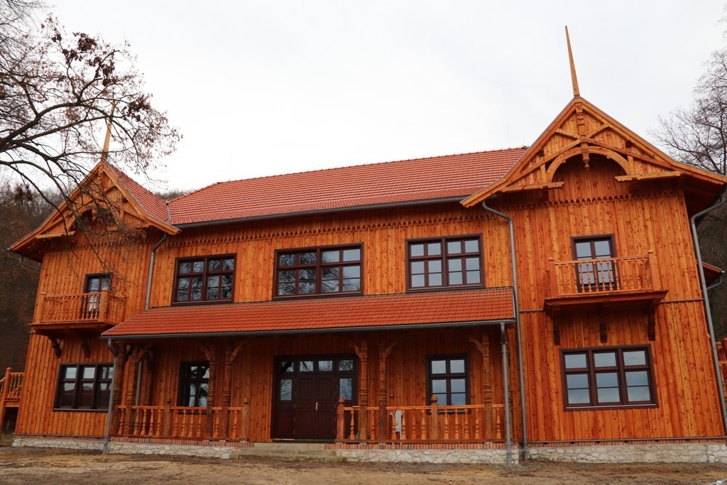 Dwa etapy remontu Wilii Lubomirskich w Kochanowie