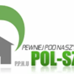 Zielono-szare logo firmy budowlanej POL-SZMYT z motywem domu i hasłem 'Pewniej pod naszym dachem'.