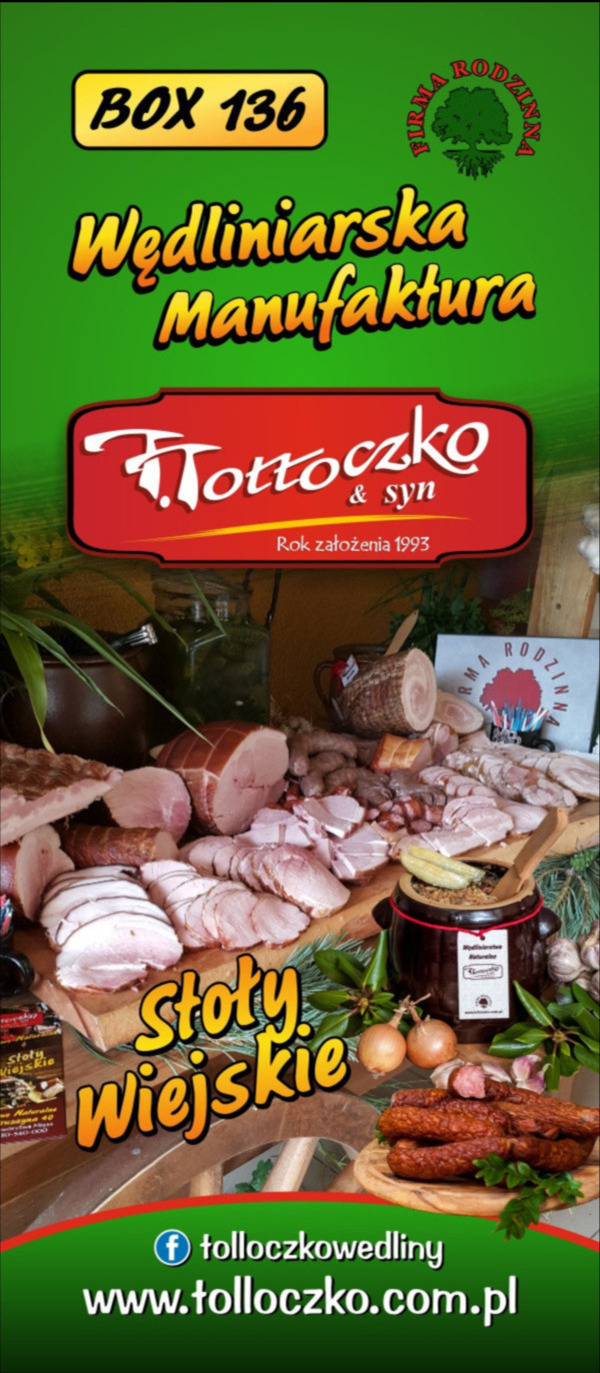 Grafika reklamowa firmy Tottoczko & syn z 1993 roku, prezentująca wędliny i wyroby garmażeryjne na drewnianej desce, z logo firmy, adresem strony internetowej i hasłem 'Stoły Wiejskie'.