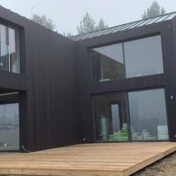 Taras z modrzew syberyjski. Elewacje z modrzew syberyjski opalony ogniem 