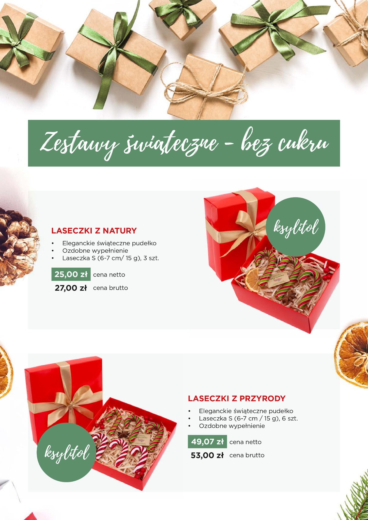 Zestawy świąteczne bez cukru: pudełka prezentowe z zielonymi wstążkami, pudełka z czerwonymi wstążkami zawierające laseczki z ksylitolem, ozdobione suszonymi pomarańczami i szyszkami.