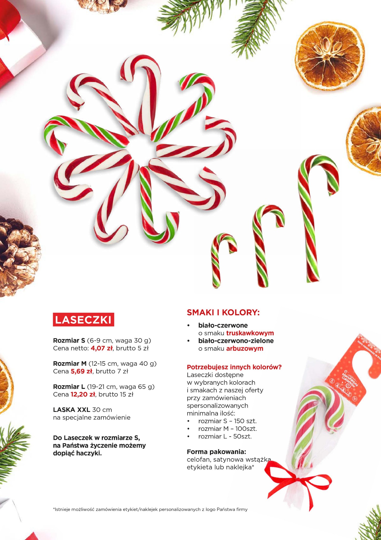 Kompozycja z czerwono-białych i zielono-białych lizaków w kształcie lasek, otoczonych suszonymi pomarańczami i gałązkami świerkowymi, prezentacja oferty smakowej i kolorystycznej.