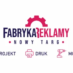 Logo firmy Fabryka Reklamy z Nowego Targu, prezentujące usługi projektowania, druku i montażu, z ikonami żarówki z zębatką, drukarki i wiertarki.