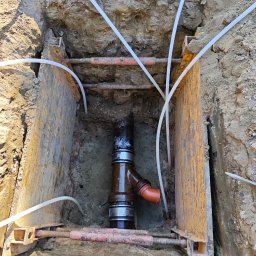 Budowa przyłącza kanalizacji do domku jednorodzinnego w Warszawie .
zakres : projektowanie i wykonanie przyłącza kanalizacji z odbiorem w MPWiK.