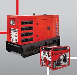 Czerwony agregat prądotwórczy stacjonarny i przenośny marki Endress na szarym tle. Sprzęt dostępny w Raszynie.