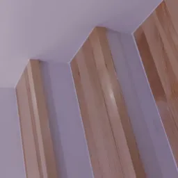 Drewniane lamele dekoracyjne na ścianie, oddzielone białymi pasami, oświetlone górnym światłem.