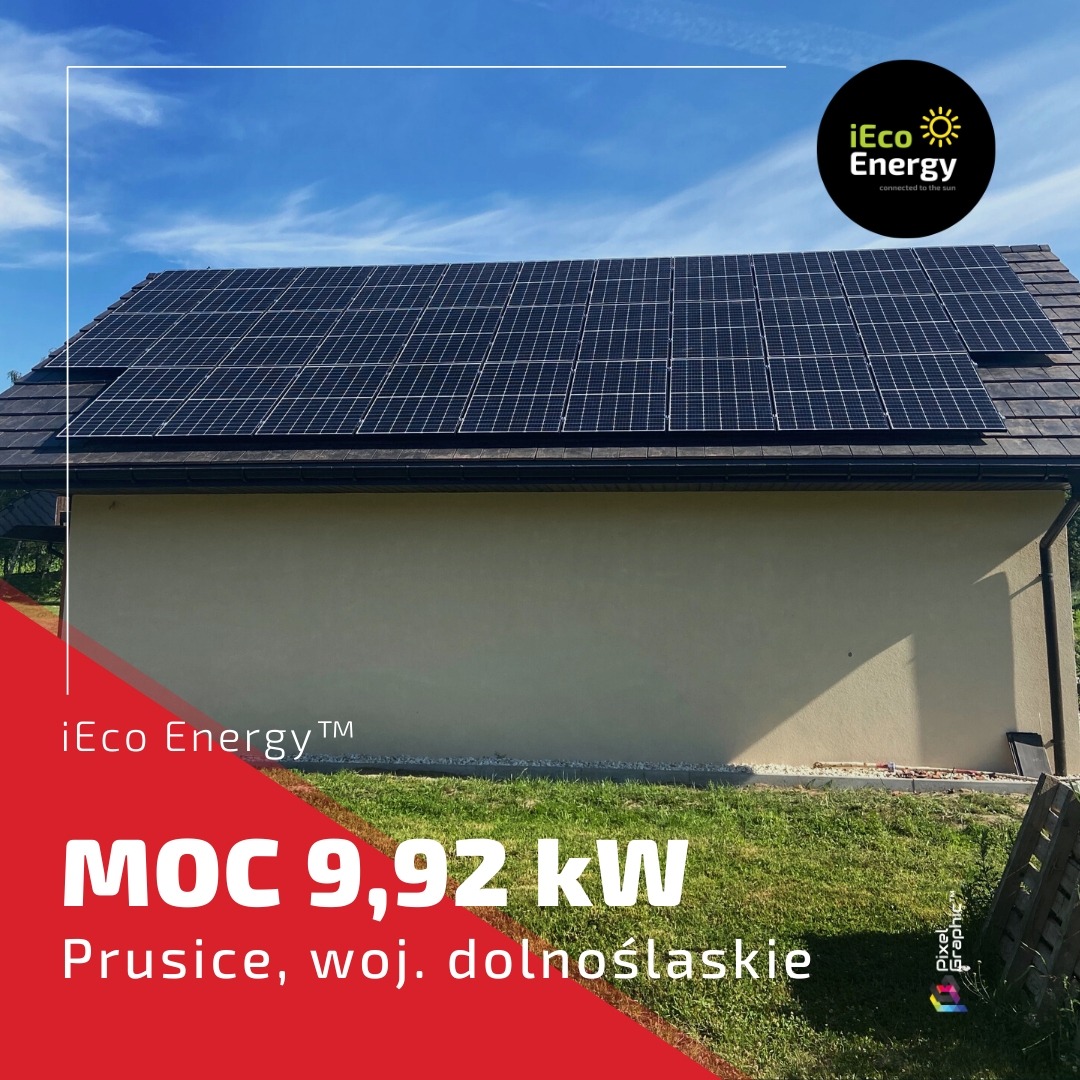 Panele słoneczne na dachu domu jednorodzinnego w Prusicach, Dolny Śląsk, z logo iEco Energy i informacją o mocy 9,92 kW.