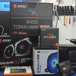 Oferujemy usługę składania komputerów stacjonarnych do gier oraz prac graficznych. 
