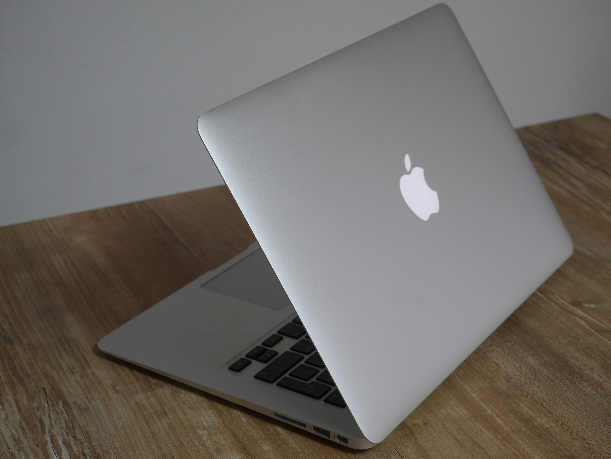 Naprawiamy sprzęt firmy Apple. Każdy model z każdą usterką. Ratujemy laptopy po zalaniu.