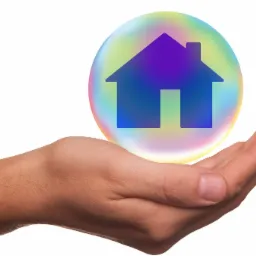 Otwarta dłoń trzymająca w dłoni bańkę z symbolem domu w odcieniach fioletu i błękitu, otoczoną opalizującą aureolą.