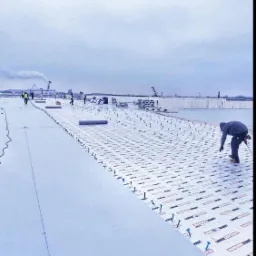 Magazyn wielkopowierzchniowy wykonany folią pvc pod dwustronną fotowoltaike.