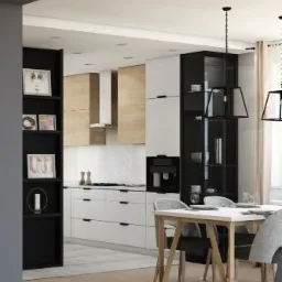 Wnętrze mieszkania z otwartą kuchnią i jadalnią, dominują kolory biały, beżowy i czarny, minimalistyczny styl, widoczne meble kuchenne, stół z krzesłami i dekoracyjne lampy wiszące.