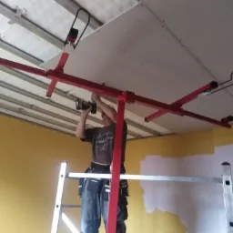 Montaż podwieszanego sufitu.