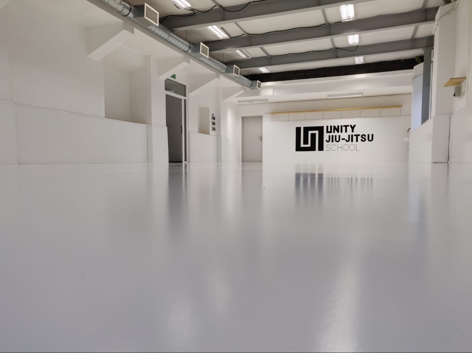 Renowacja lokali użytkowych, biur, klubów.