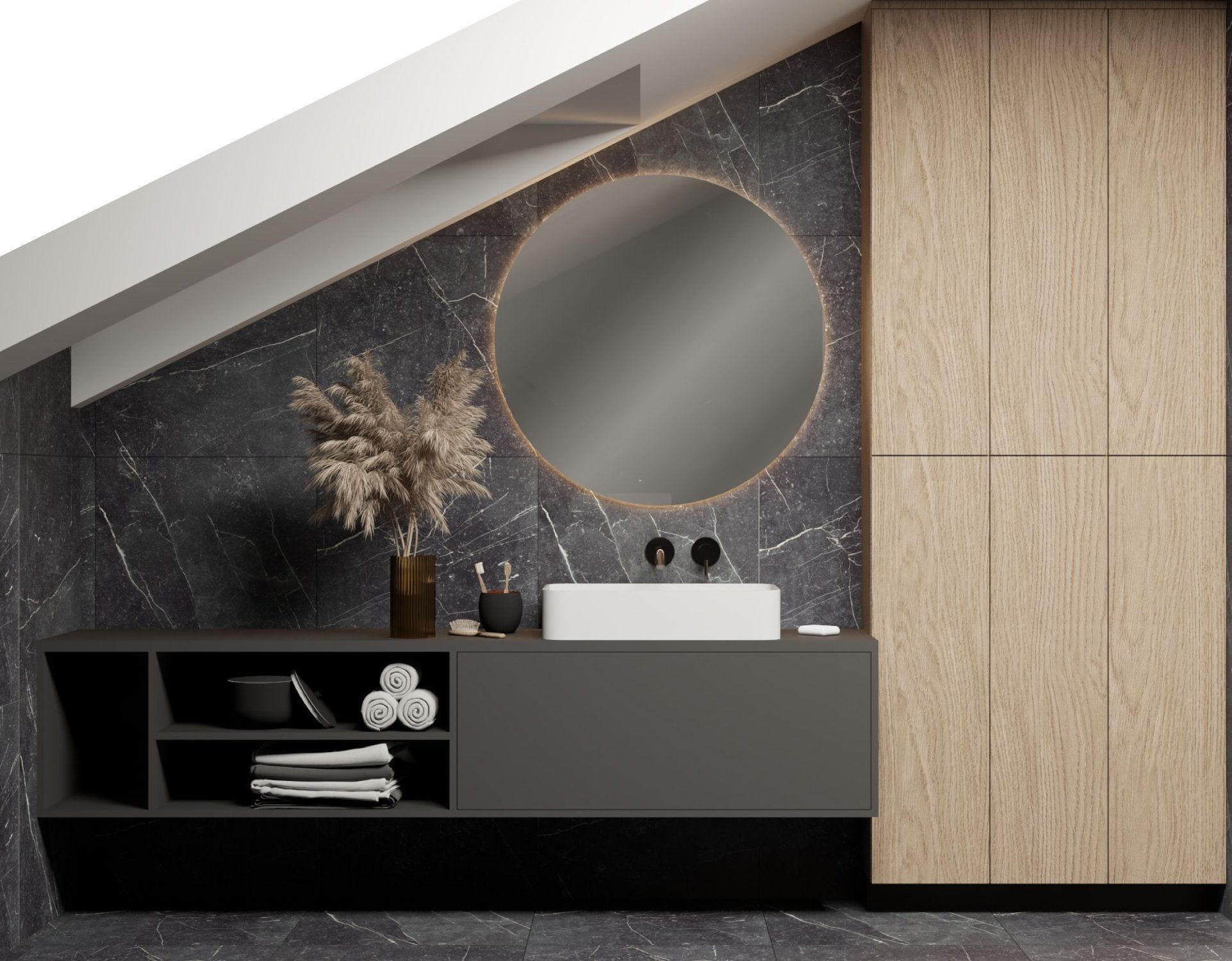 Nowoczesna łazienka na poddaszu z marmurowymi płytkami, okrągłym lustrem z podświetleniem LED, białą nablatową umywalką, szarą szafką pod umywalką z otwartymi półkami i drewnianą szafą.