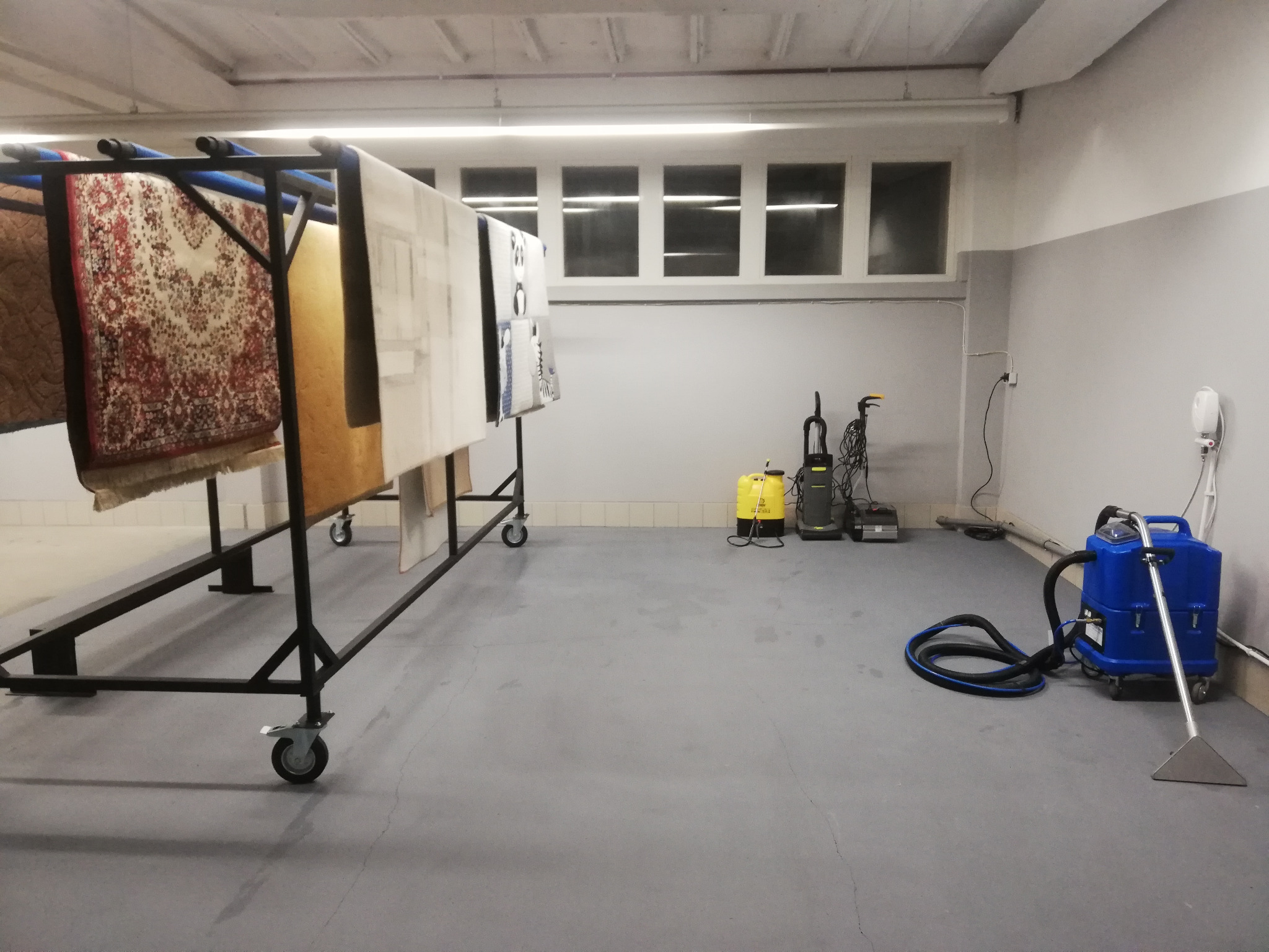 Tak prezentuje się pomieszczanie, gdzie wykonuję usługi prania dywanów.