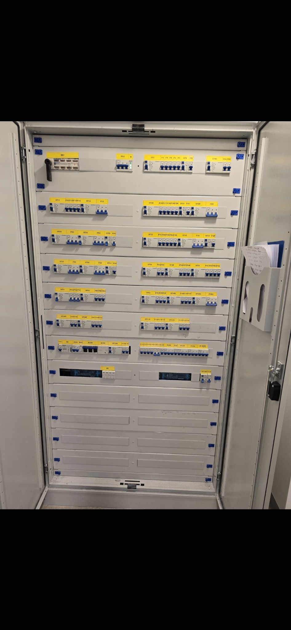 Wykonanie i organizacja rozdzielni elektrycznej – profesjonalne instalacje dla obiektów komercyjnych i przemysłowych.