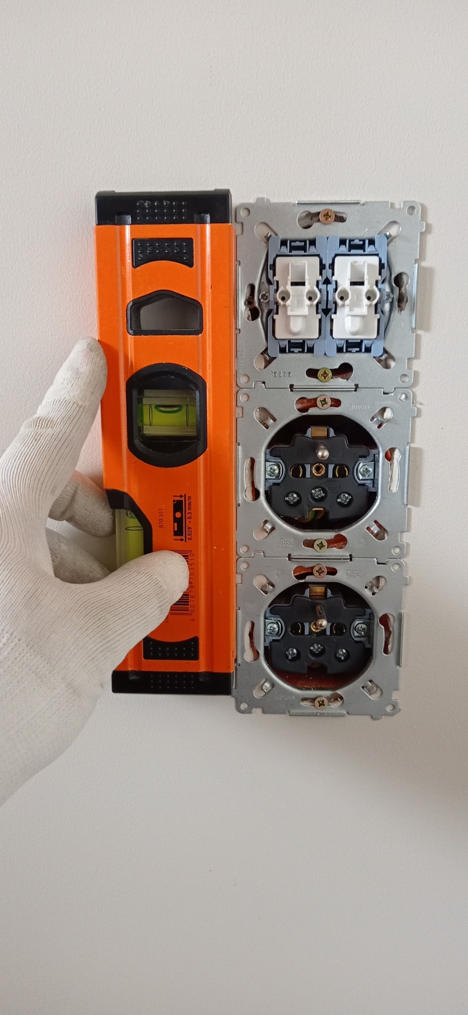 Montaż osprzętu Simon 54