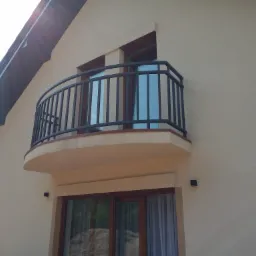 Balustrada walcowana ze stali nierdzewnej lakierowanej proszkowo