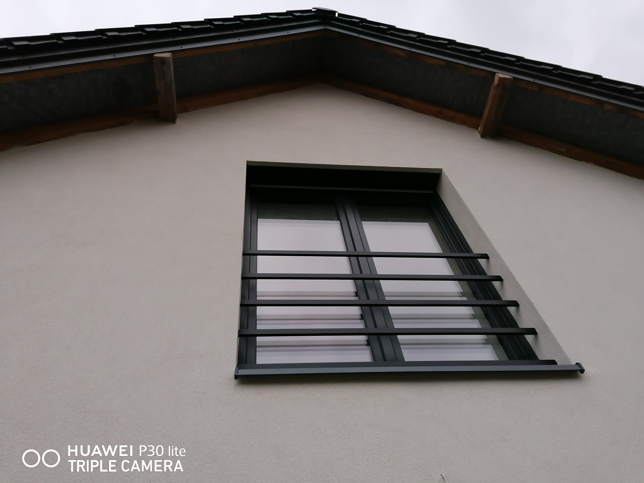 Balustrada francuska montaż przed elewacją