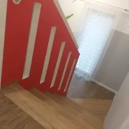 Balustrada i scianka wykonana na stelazu i plycie karton-gips