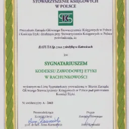 Skan certyfikatu Stowarzyszenia Księgowych w Polsce potwierdzający bycie sygnatariuszem Kodeksu Zawodowej Etyki w Rachunkowości przez firmę Batuta Sp. z o.o. z Katowic, z podpisami Anny Karmańskiej...