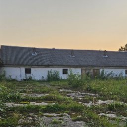 Rozbiórka płyt azbestowo-cementowych falistych.