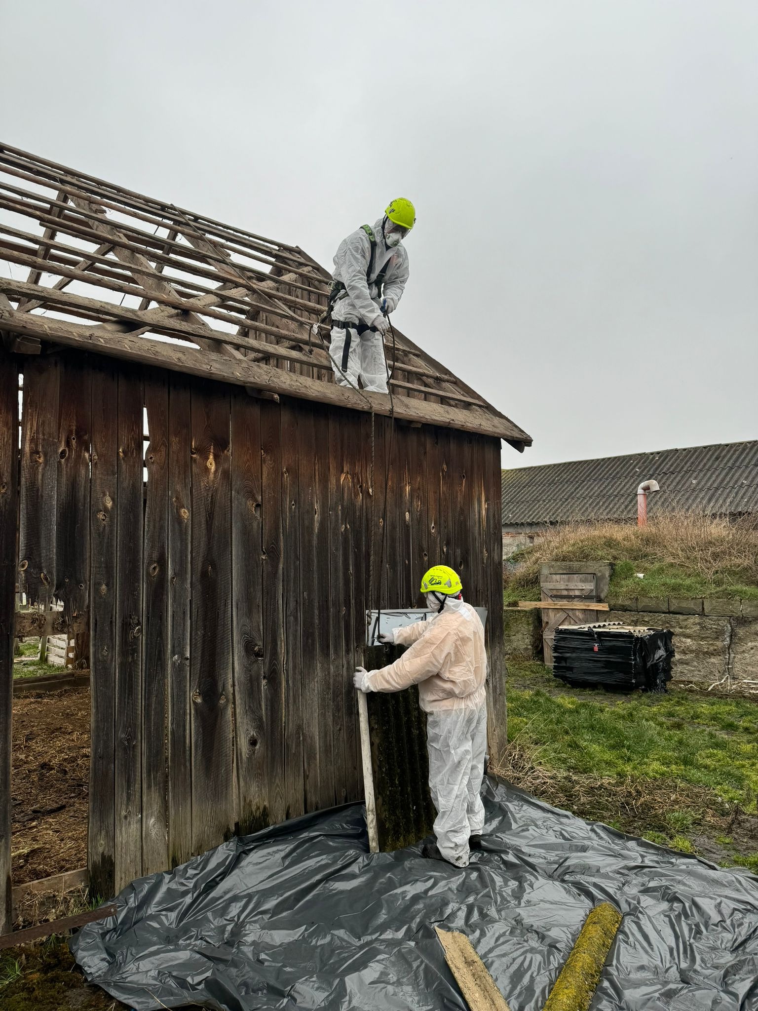 Usuwanie eternitu ze stodoły