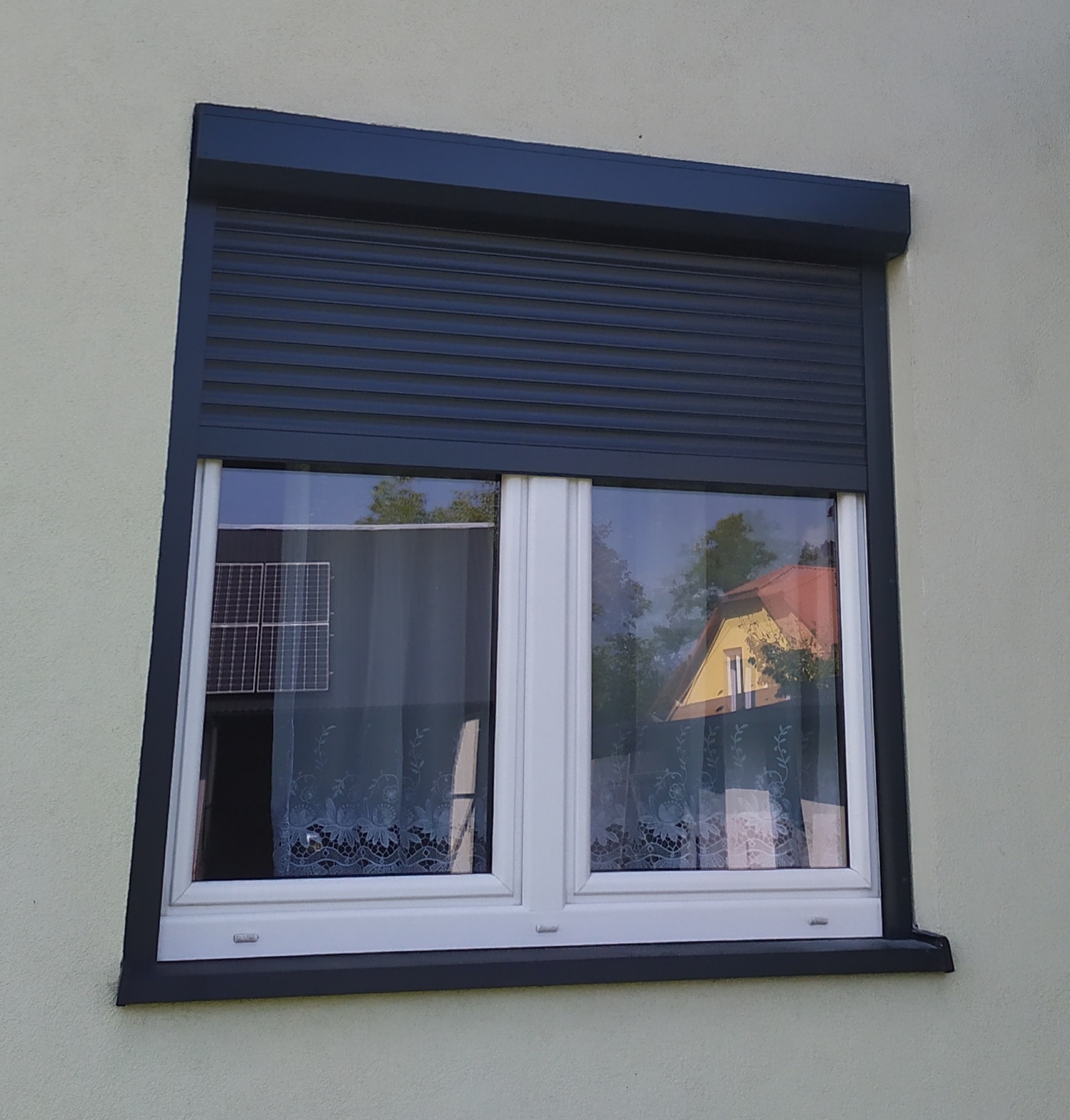 Roleta zewnętrzna elewacyjna.