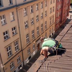 AlpinInstal - Wymiana obróbek blacharskich pasa podrynnowego. Wymiana korytek rynnowych i spustów.