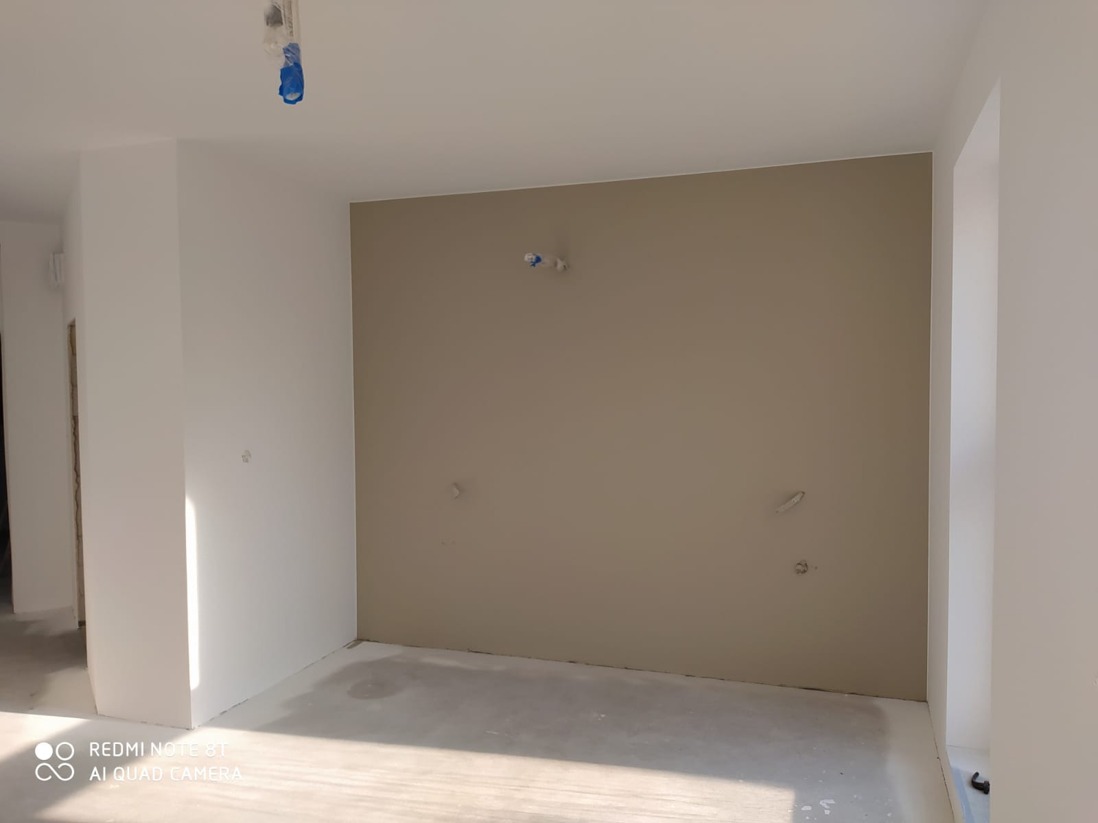 Gładzie i malowanie natryskowe. Brąz - Flugger Flutex 5s Biały - Semin Premium Touch Gładzie - Semin Expert Liss