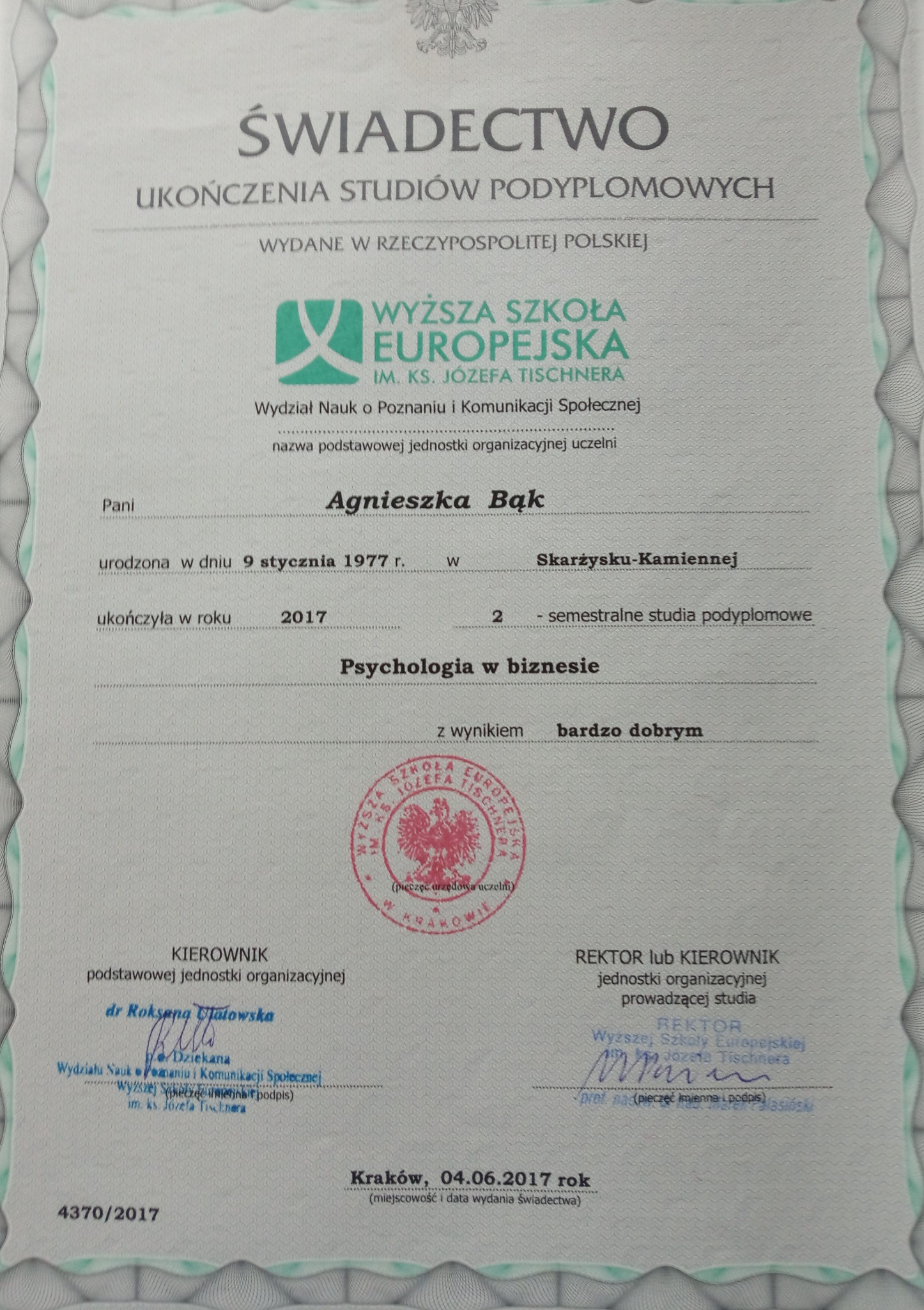 Skan świadectwa ukończenia studiów podyplomowych z psychologii w biznesie, wydanego przez Wyższą Szkołę Europejską im. Ks. Józefa Tischnera w Krakowie dla Agnieszki Bąk, z datą wydania 04.06.2017.