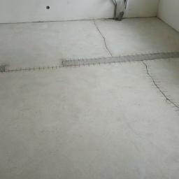 Tomasz Makowski Mr. Wolf - Połączenie kuchni i jadalni w jedno pomieszczenie Posadzka PRZED