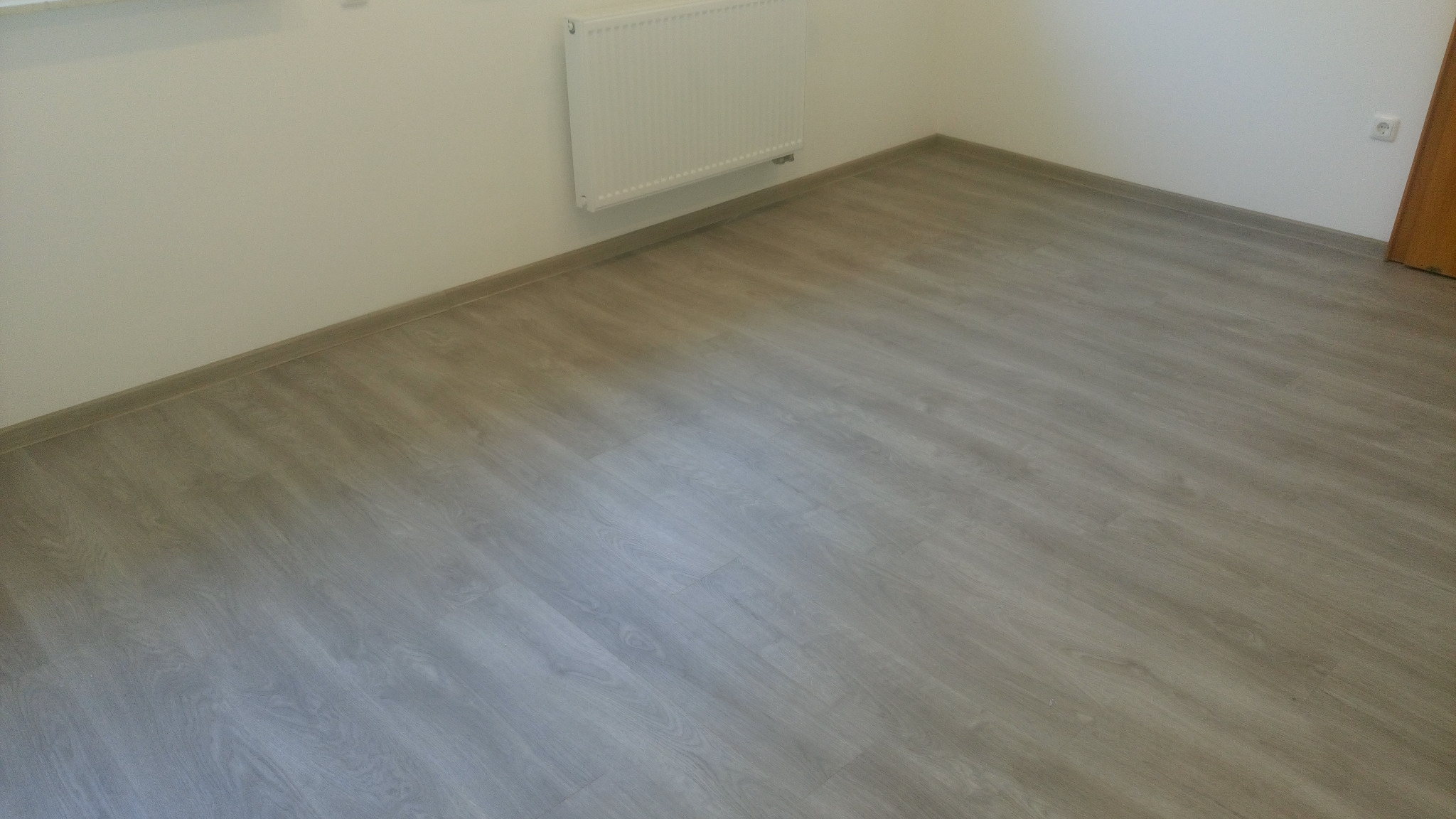 Połączenie kuchni i jadalni w jedno pomieszczenie Posadzka Po