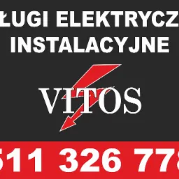 Grafika z napisem 'USŁUGI ELEKTRYCZNO INSTALACYJNE', logo firmy 'VITOS' z symbolem błyskawicy i numerem telefonu 511 326 778 na czarno-czerwonym tle.
