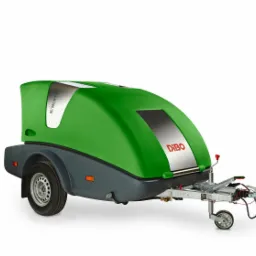 Zielona przyczepa z urządzeniem czyszczącym DIBO, model MB-M 500/30, na białym tle.